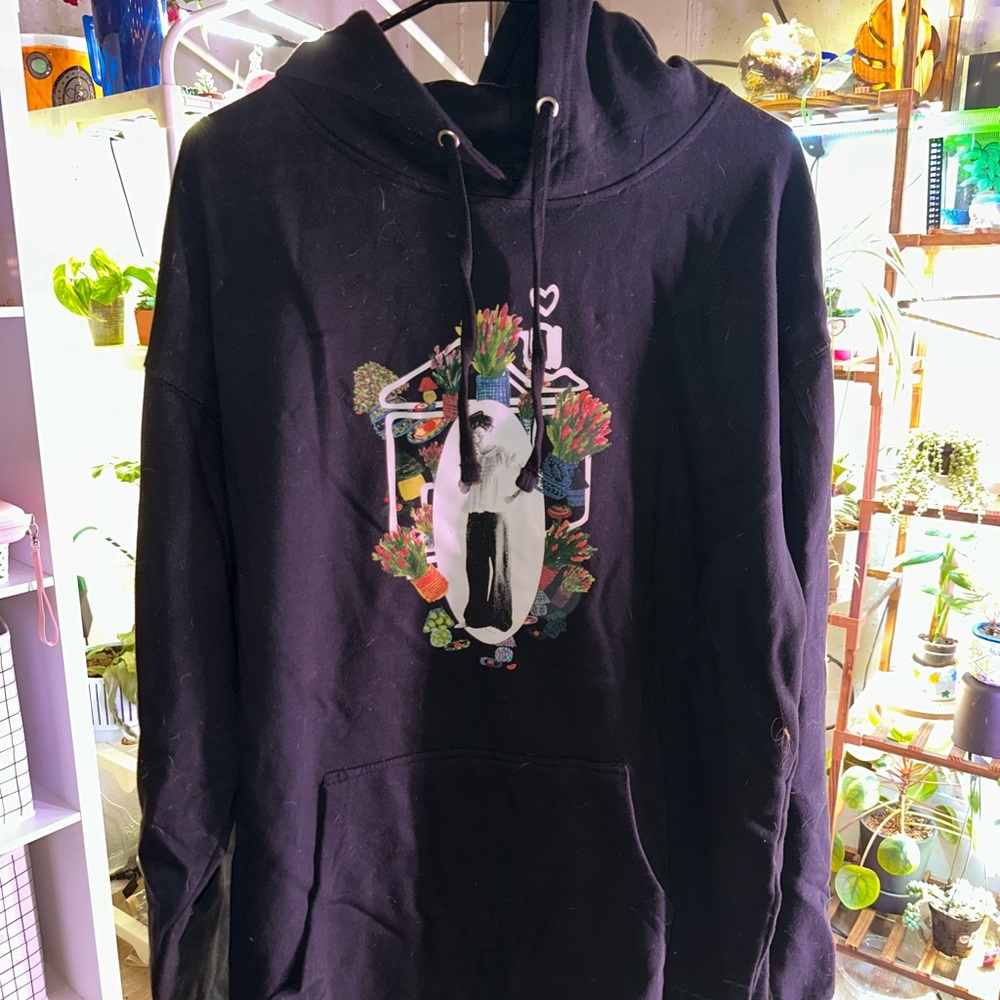 Black Harry’s House sweatshirt